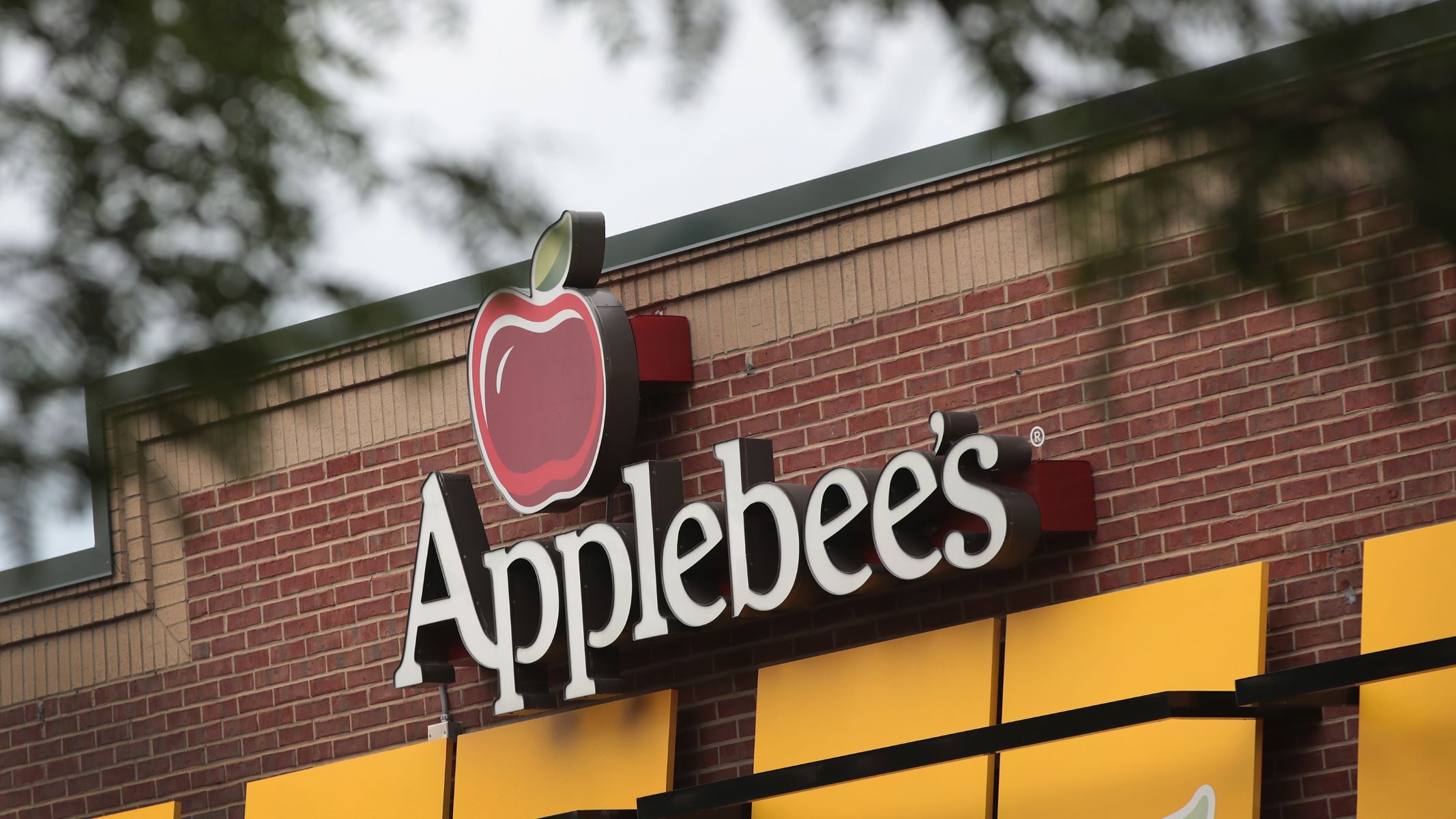 Book Your Table At Applebee's Now!