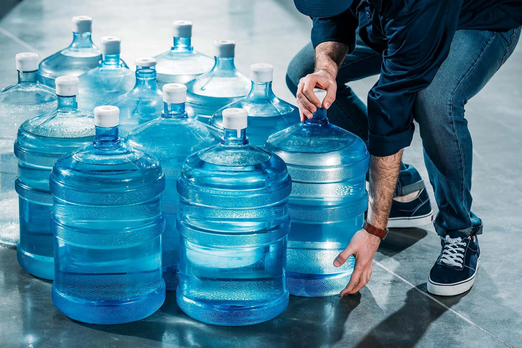 Discover The Surprising Number Of 24 Ounce Water Bottles In A Gallon!