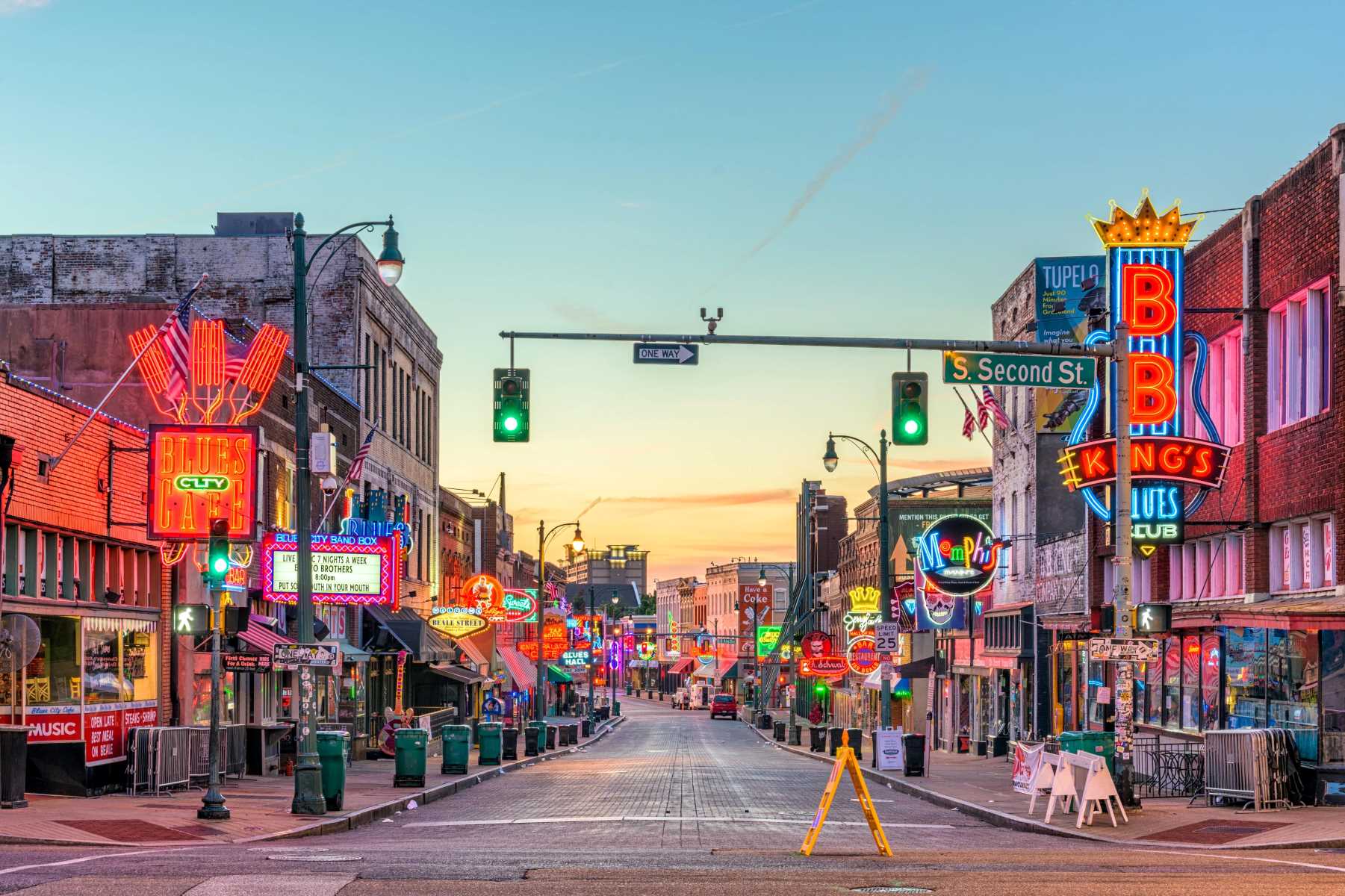 Discover The Thrilling Nightlife Of Beale Street: Is It Safe To Walk?