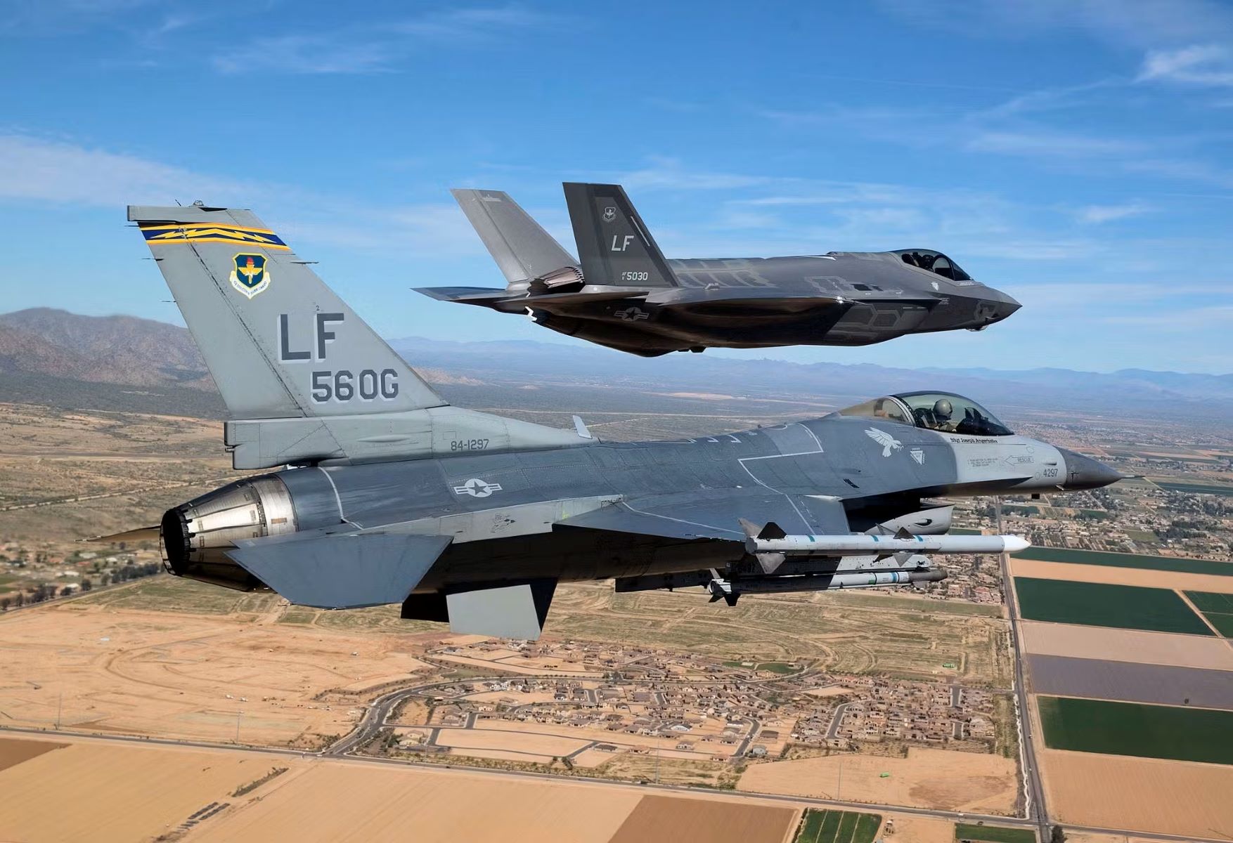 F16 Viper Vs F35: The Ultimate Showdown!