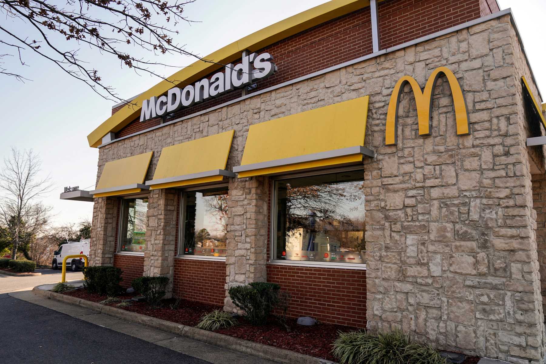 Find Out How Often McDonald’s Employees Get Paid!