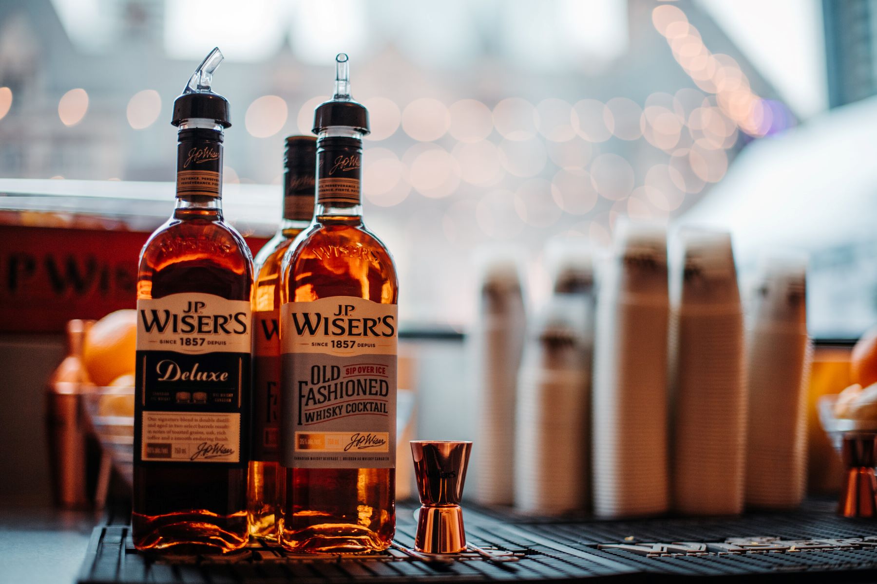 The Surprising Similarities Between Canadian Whiskey And Bourbon