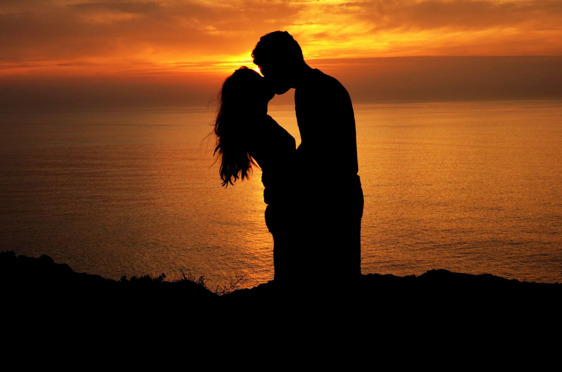 The Truth About Kissing In Islam: When Is It Allowed?