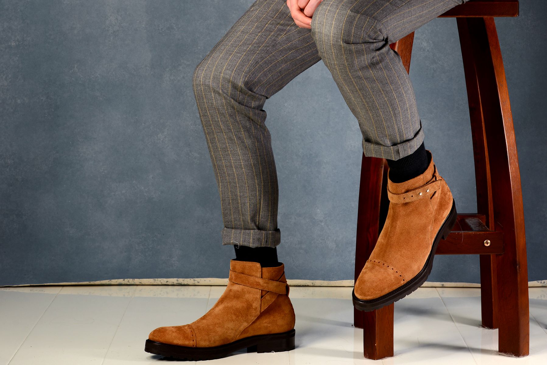 The Ultimate Guide To Business Casual Attire: Sneakers And Boots Included!