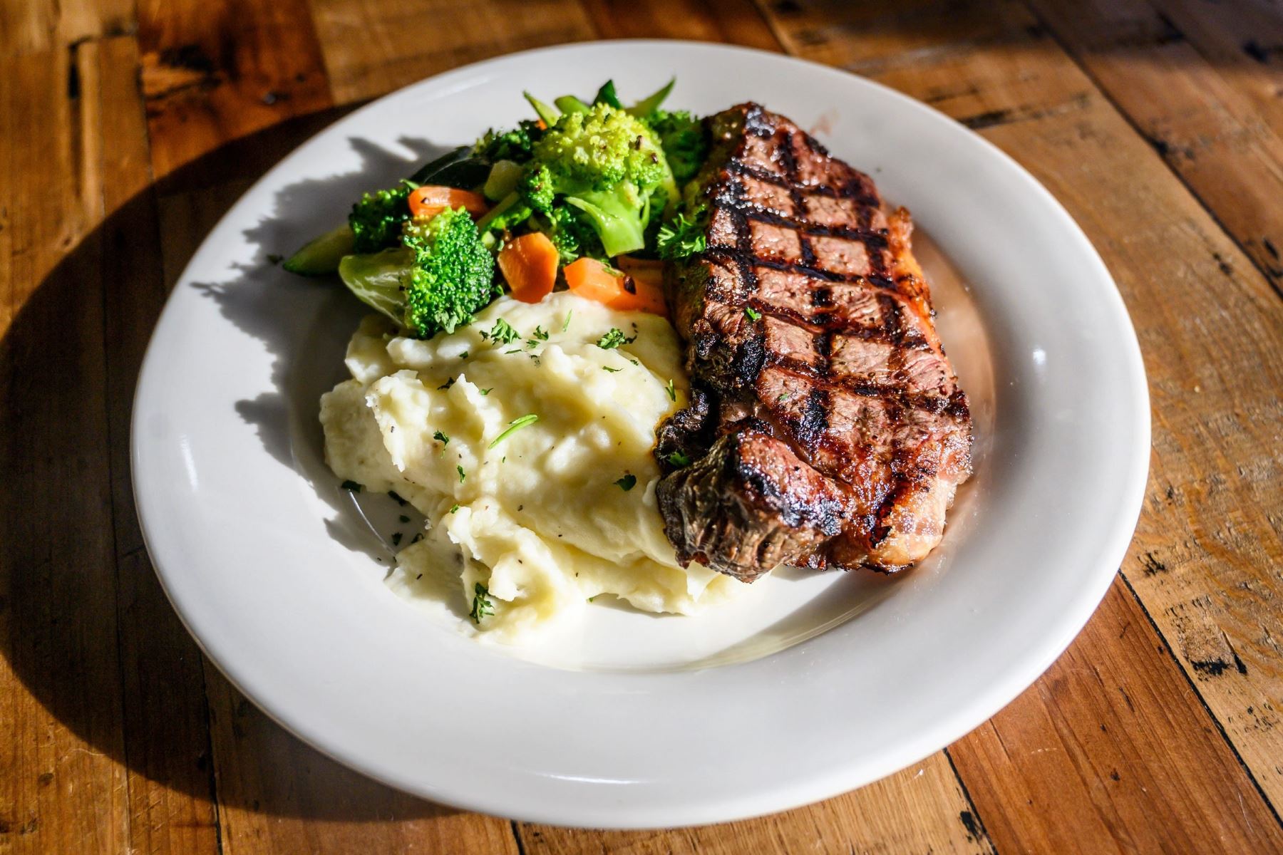 The Ultimate Steakhouse Showdown: Ruth's Chris Vs. Longhorn Vs. Outback - Which Reigns Supreme?