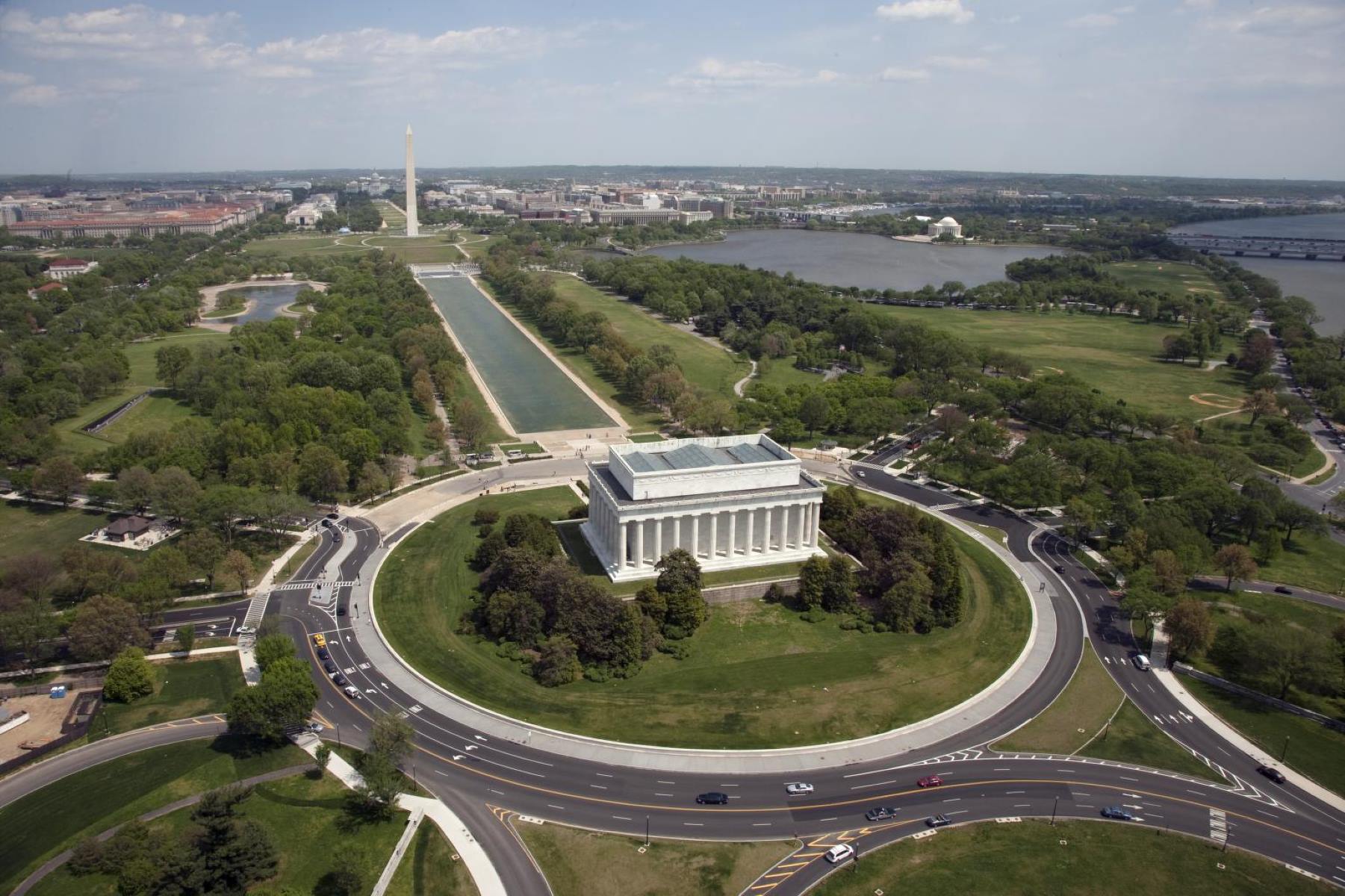 Top Hotels In Washington, DC With Stunning Views Of The White House And Lincoln Memorial