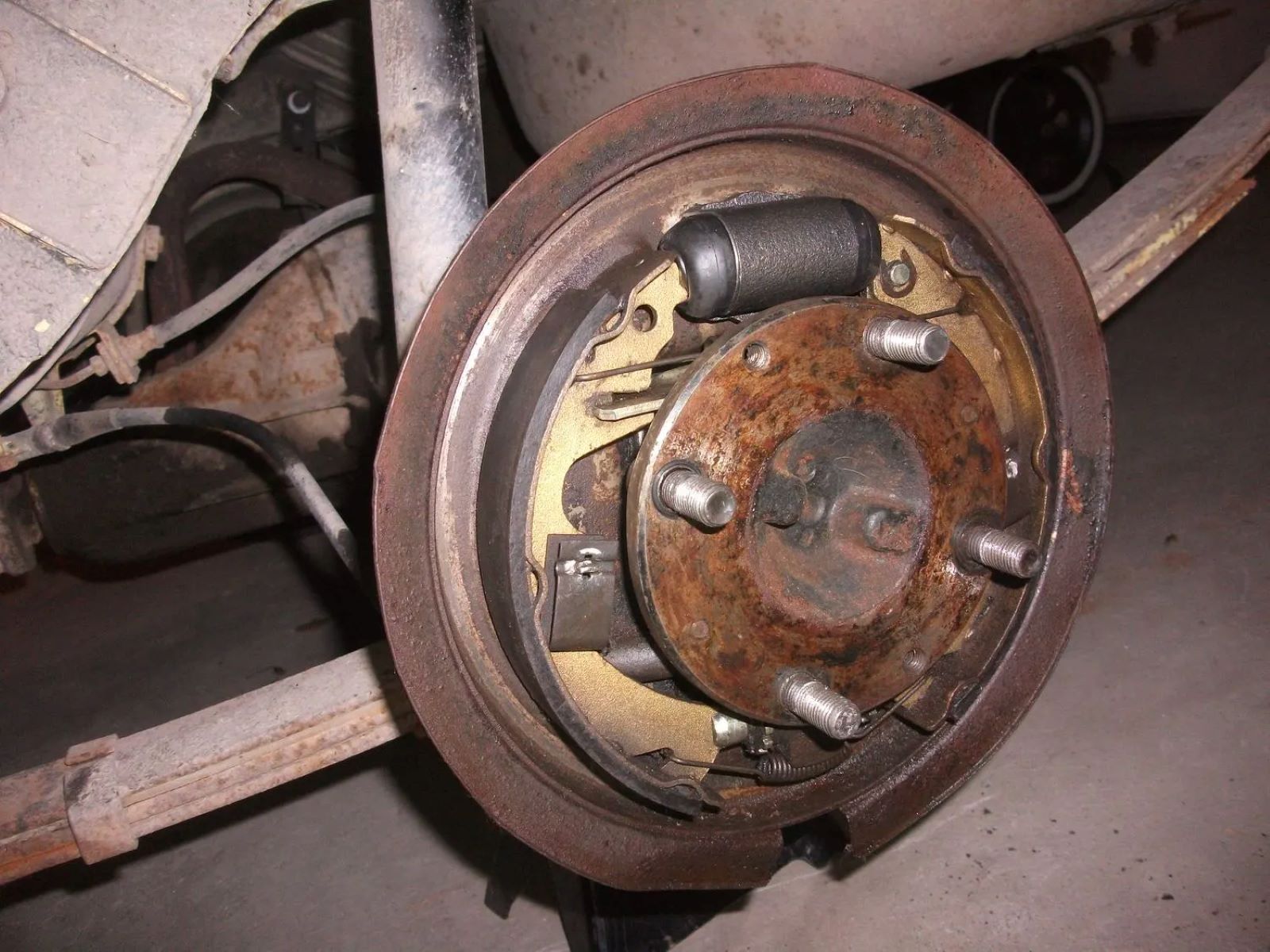 Unlock The Secret To Bleeding Drum Brakes Using Your Carburetor's Vacuum Port!