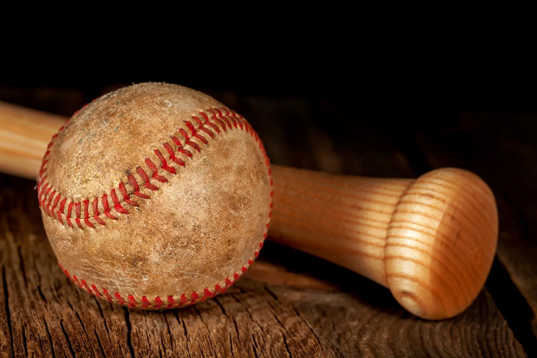 10 Awesome Birthday Gifts For Baseball Lovers