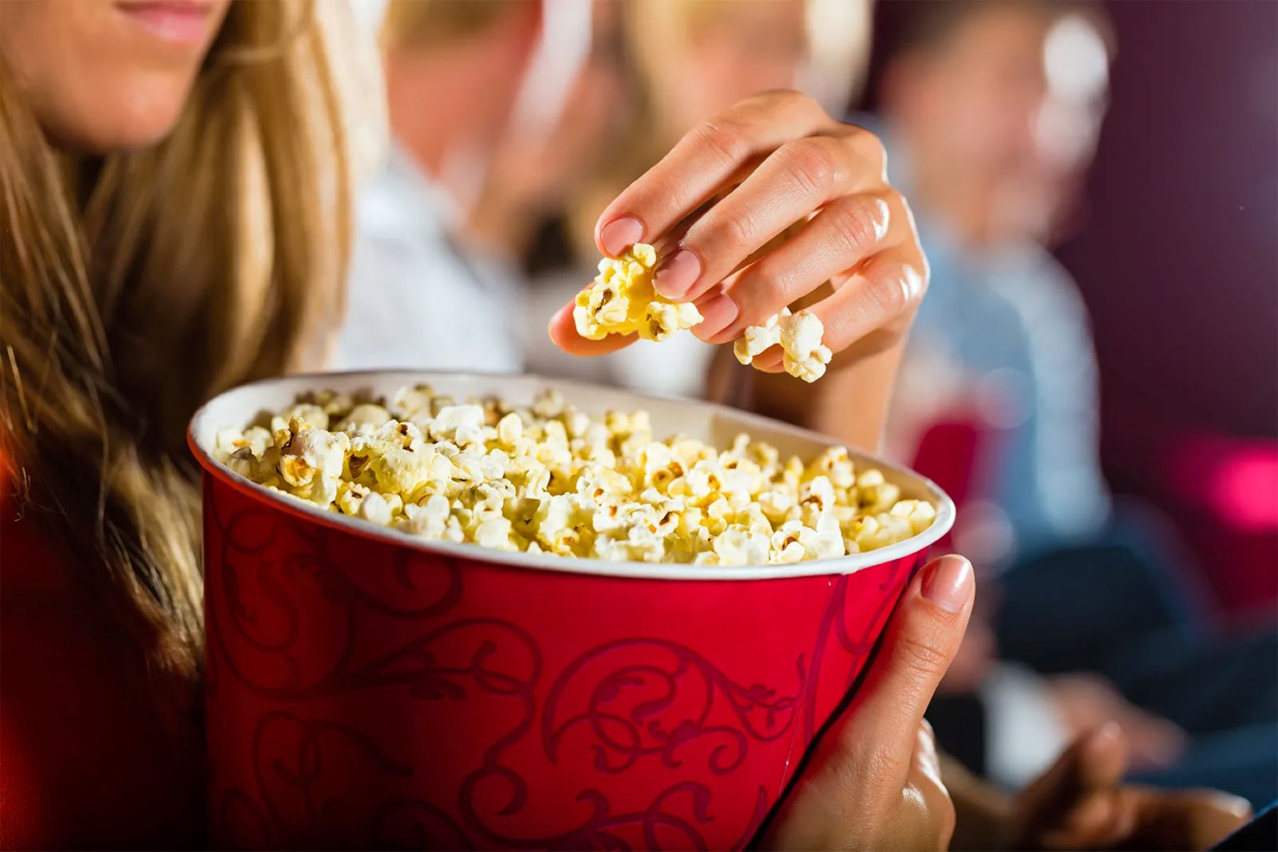 5 Sneaky Ways To Enjoy Your Snacks In Movie Theatres Without Getting Caught!