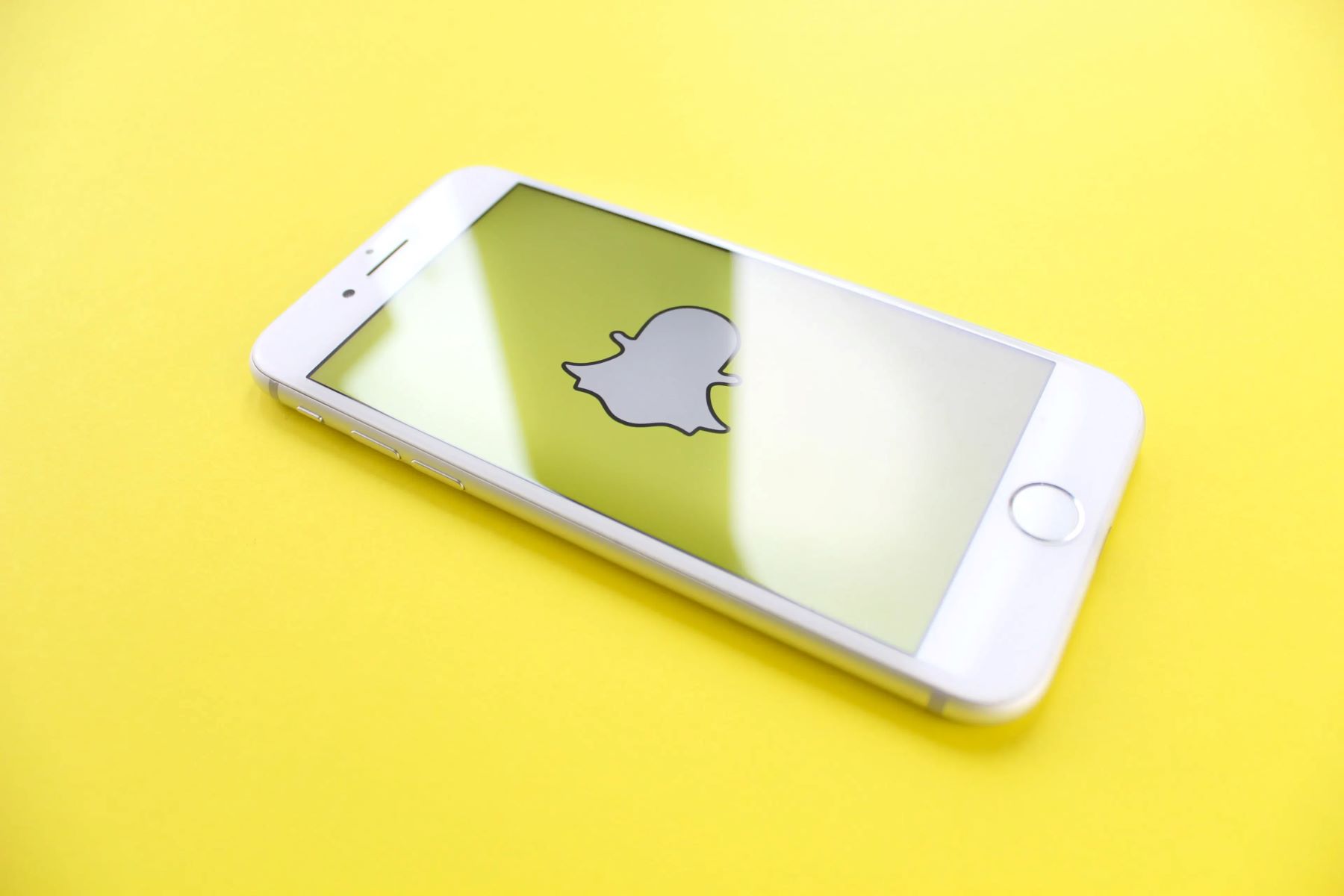 Master The Art Of Sending Snaps From Your Camera Roll!