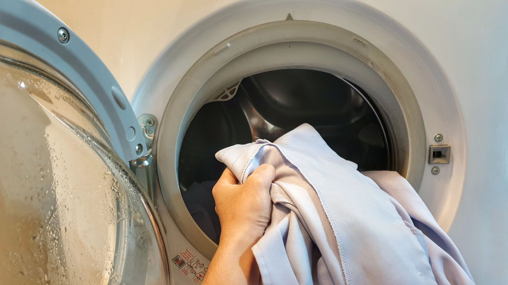Revolutionary Hack: Dry Soaking Wet Clothes In The Dryer!