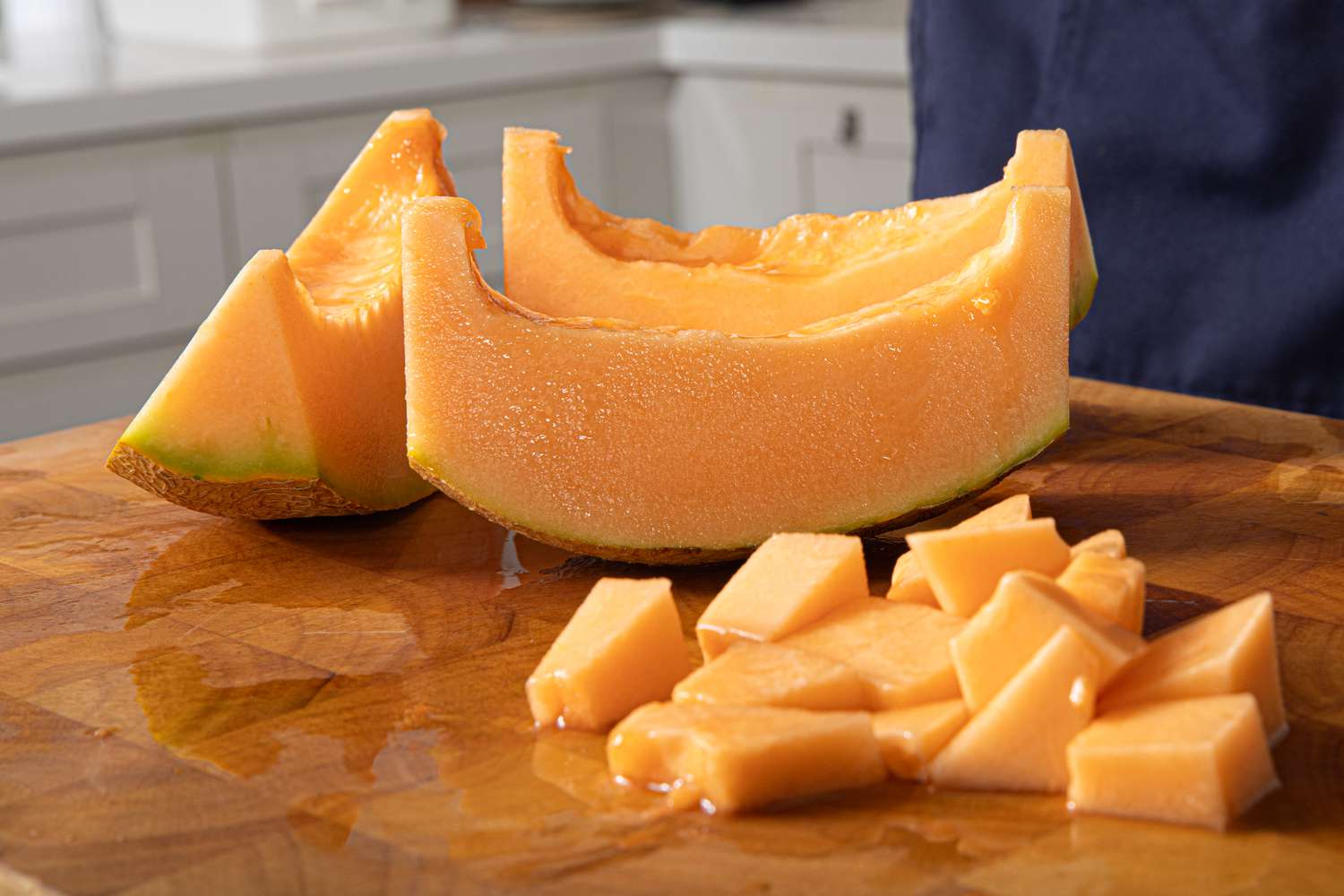 The Foolproof Trick To Determine A Ripe And Sweet Cantaloupe Without Wasting A Single Slice!