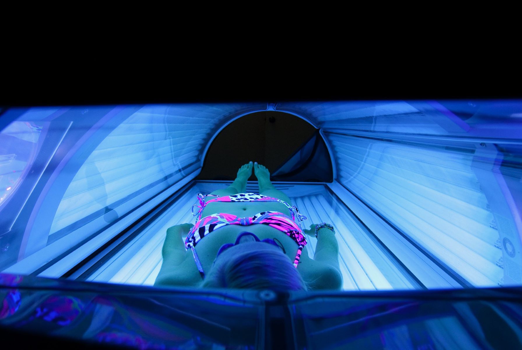 The Surprising Difference Between Tanning Beds And Bronzing Beds