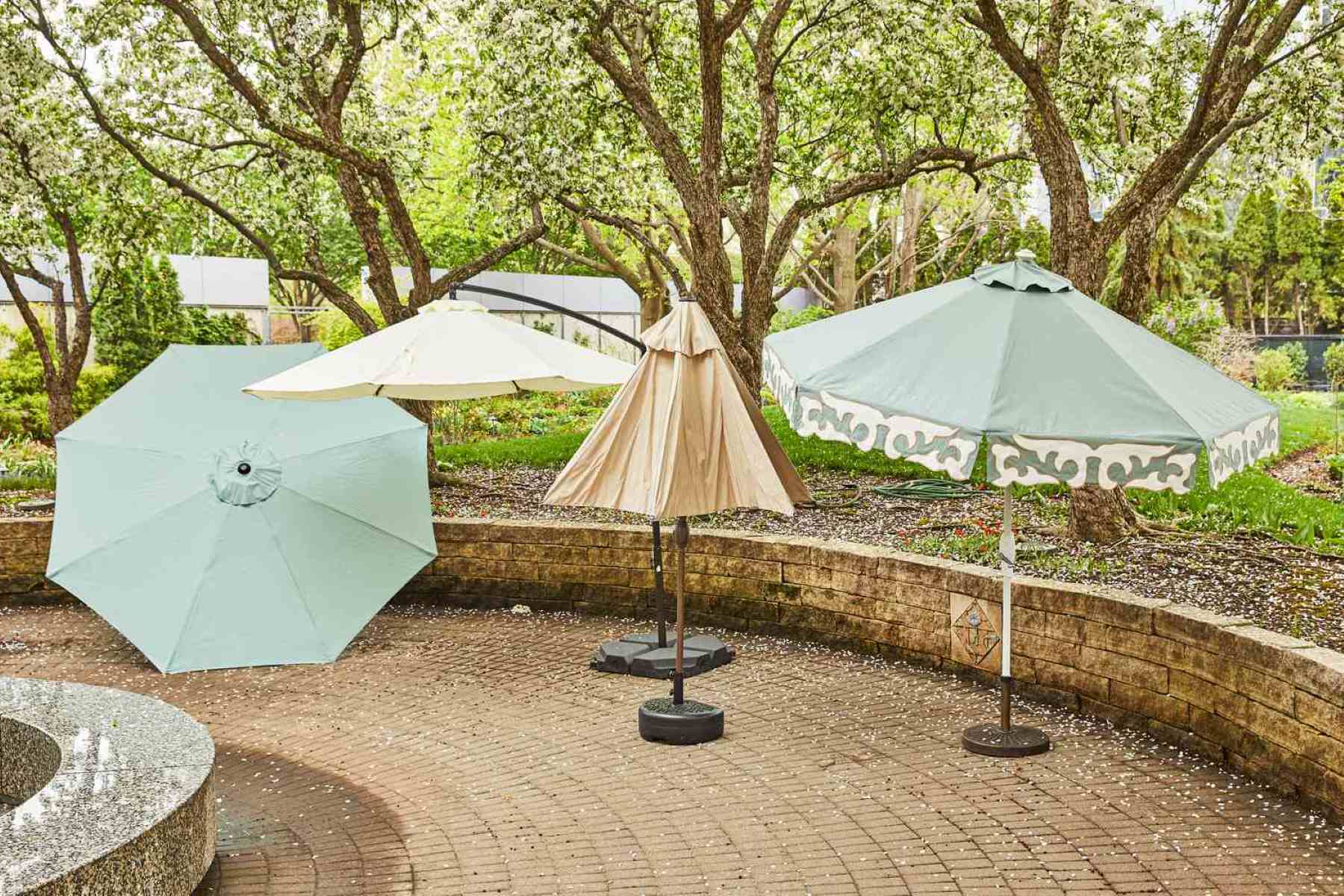The Ultimate Guide To Finding The Perfect Heavy-Duty Outdoor Patio Umbrella!