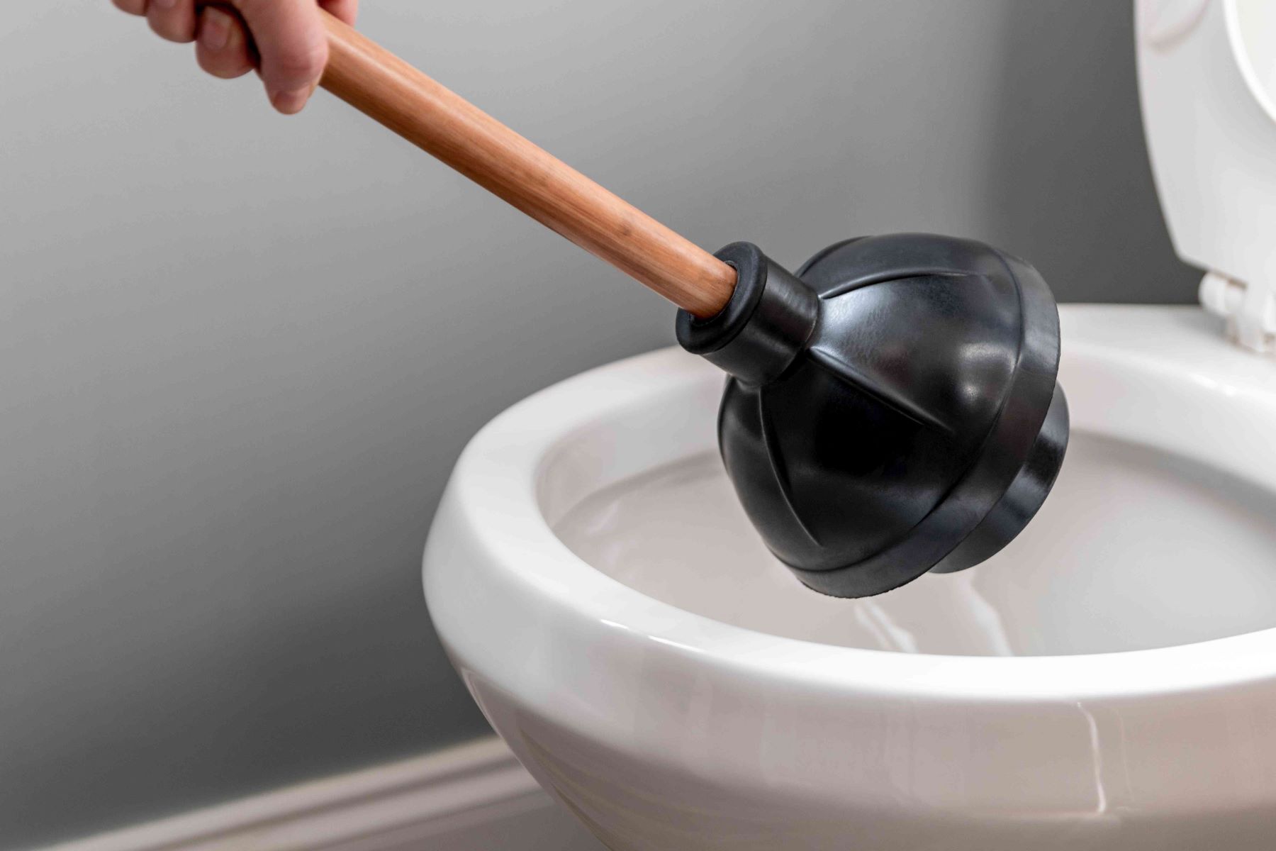 Unbelievable! This Surprising Tool Can Unclog Your Toilet!